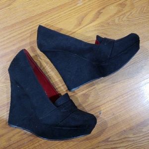 Woman's wedge shoes